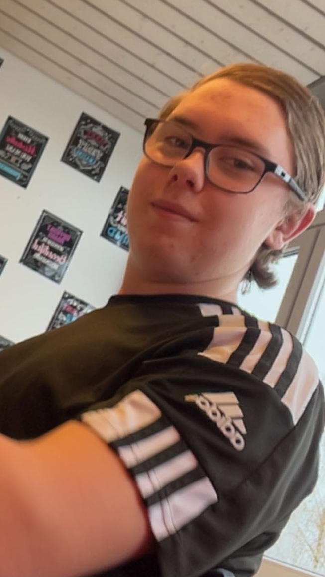 user-h4sWBiWxE1-Q-jZMN6aY9